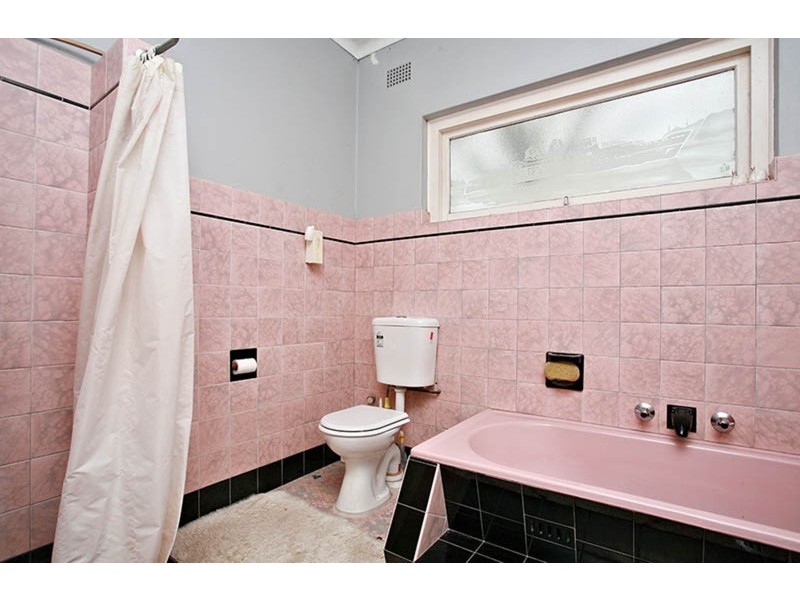 17 Wiggins Avenue, Beverly Hills NSW 2209