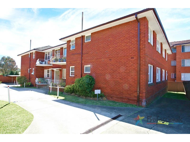4/13 Phillip Street, Roselands NSW 2196