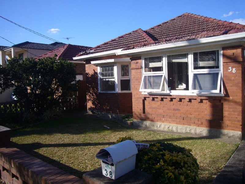 38 Lee Avenue, Beverly Hills NSW 2209
