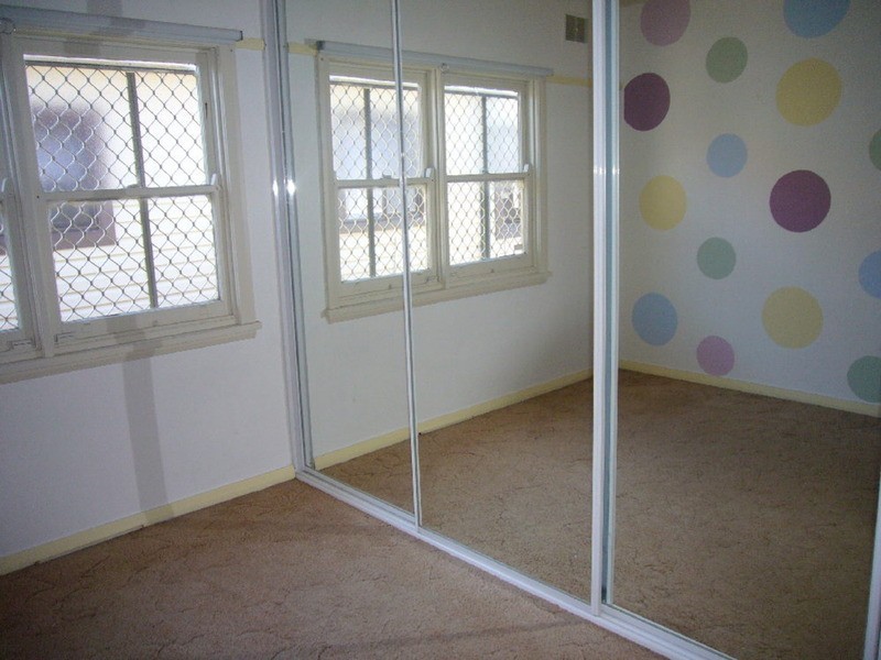 17 Penshurst Road, Roselands NSW 2196