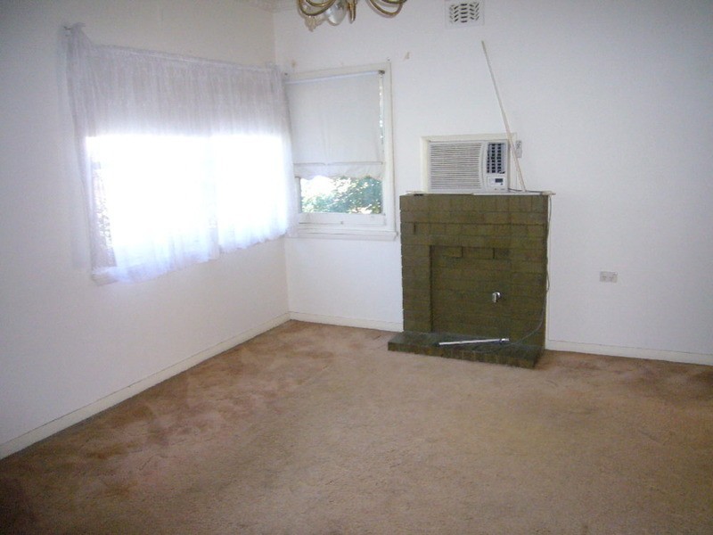 17 Penshurst Road, Roselands NSW 2196