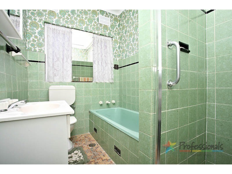 39 Allambee  Crescent, Beverly Hills NSW 2209