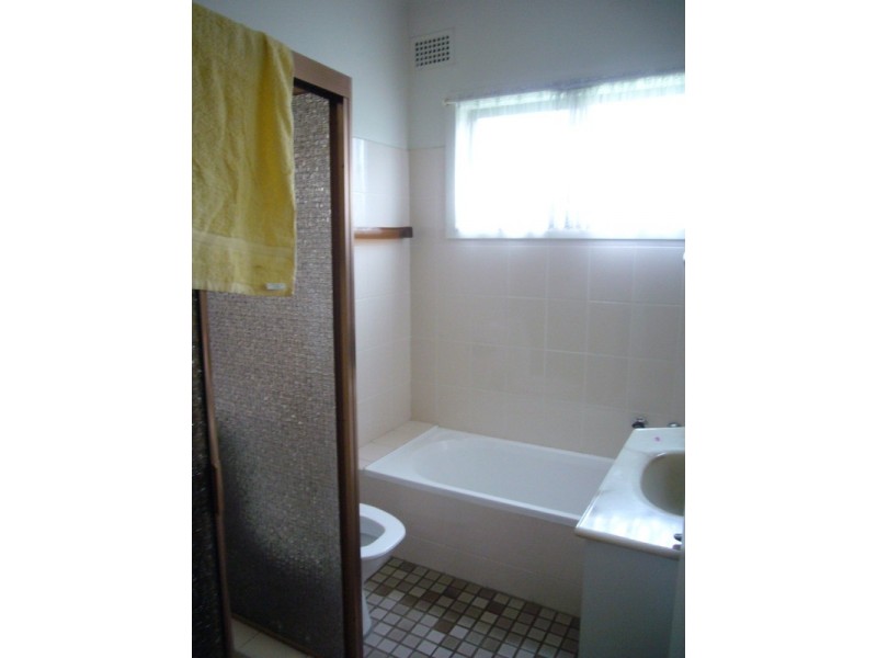 16 Rogers Street, Roselands NSW 2196