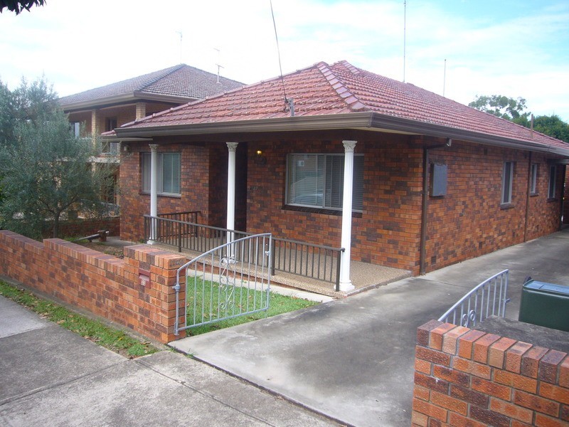 33 Flora Street, Roselands NSW 2196