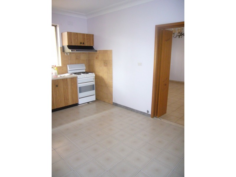 33 Flora Street, Roselands NSW 2196