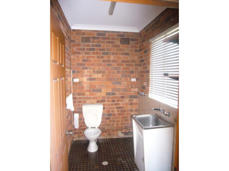 33 Flora Street, Roselands NSW 2196