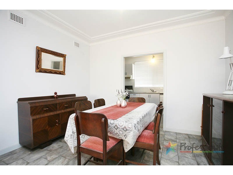 239 Gloucester Road, Beverly Hills NSW 2209