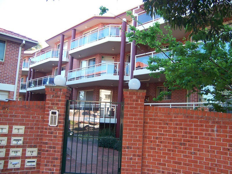 9/1-5 Hampden Street, Beverly Hills NSW 2209