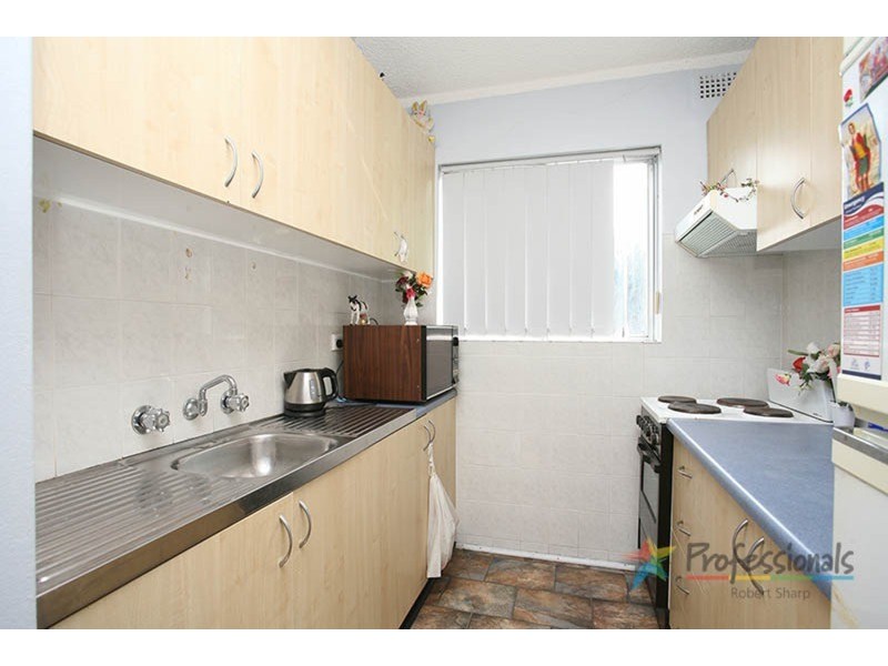 2/261 King Georges Road, Roselands NSW 2196