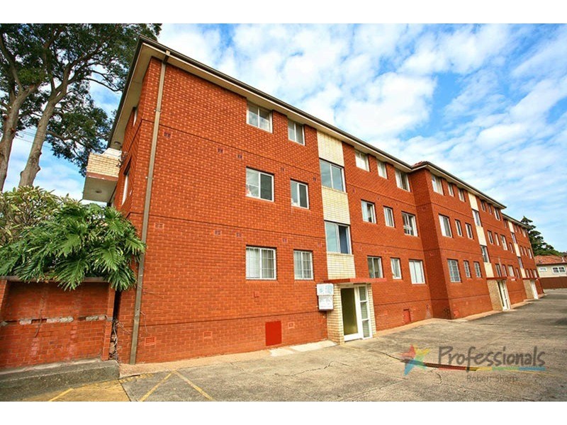 2/261 King Georges Road, Roselands NSW 2196