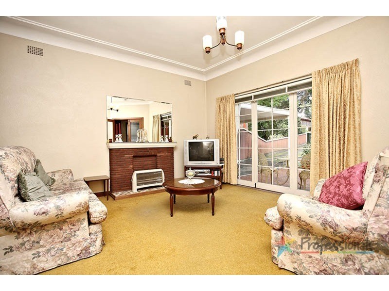 18 Glenwall  Street, Kingsgrove NSW 2208