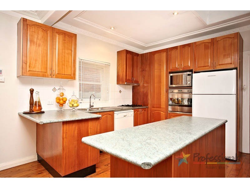 2 Tallawalla Street, Beverly Hills NSW 2209