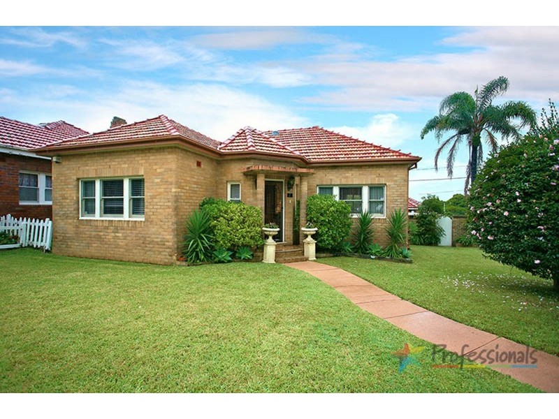 2 Tallawalla Street, Beverly Hills NSW 2209