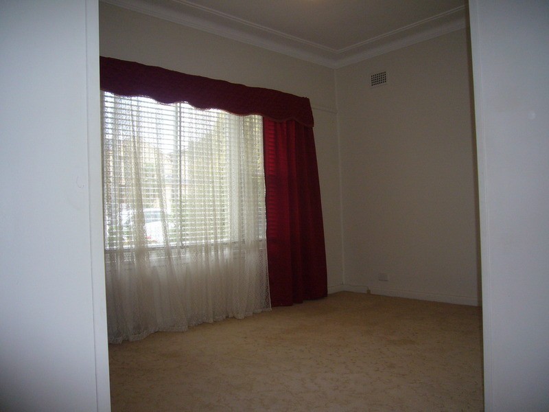 10 Fenwick  Avenue, Roselands NSW 2196