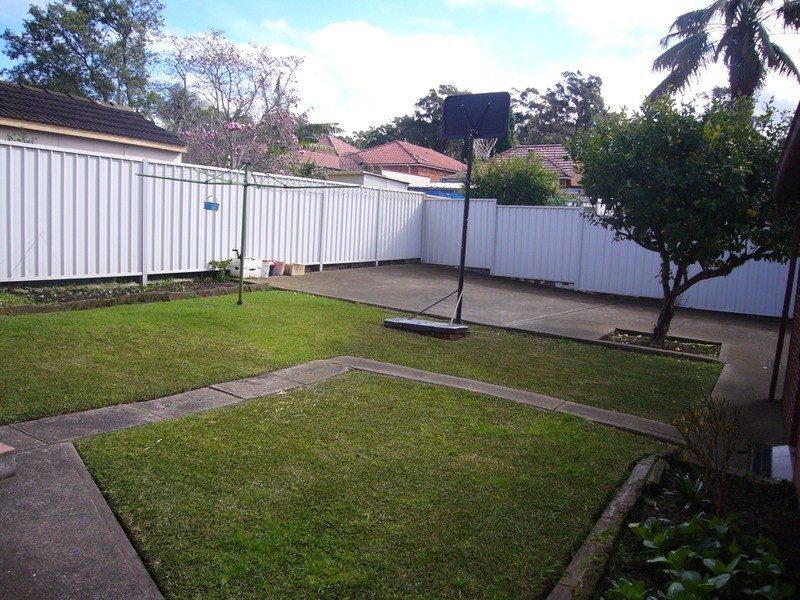 10 Warne Crescent, Beverly Hills NSW 2209