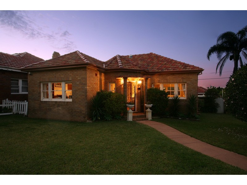 2 Tallawalla Street, Beverly Hills NSW 2209