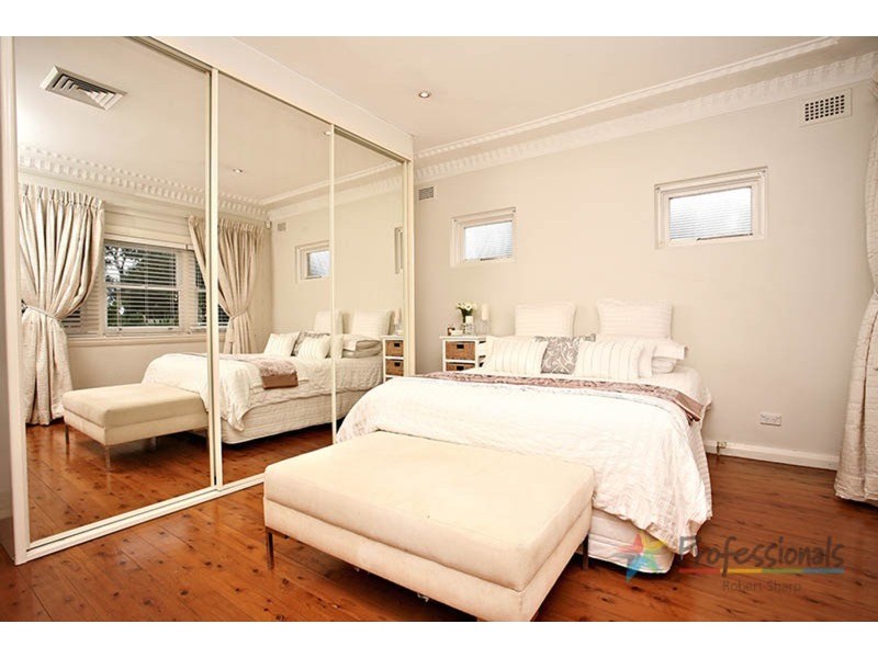 2 Tallawalla Street, Beverly Hills NSW 2209