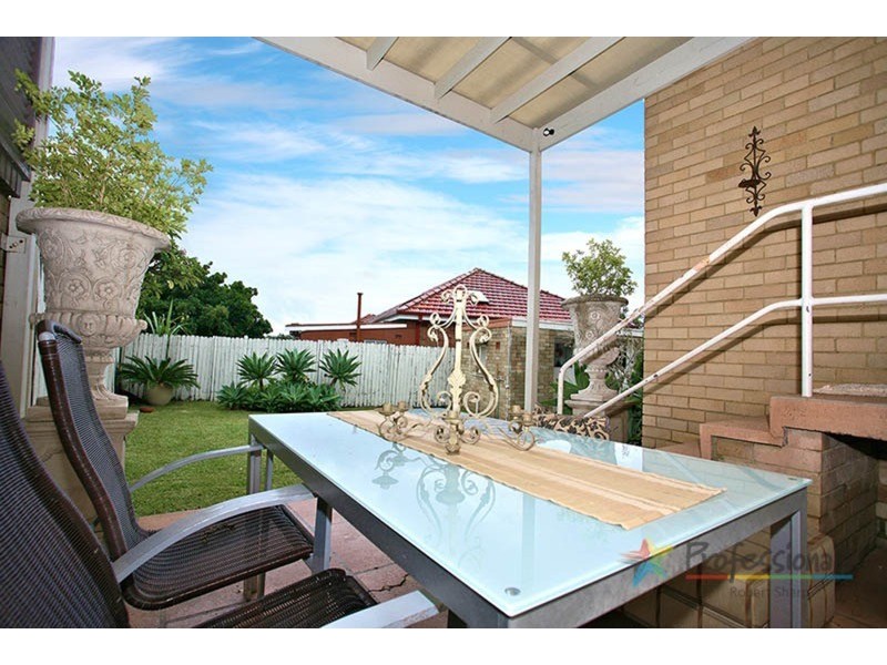 2 Tallawalla Street, Beverly Hills NSW 2209