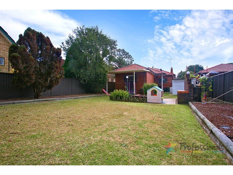 11 Bradman Street, Narwee NSW 2209