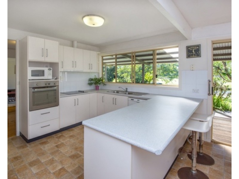 6 Coonawarra Crescent, Ocean Shores NSW 2483