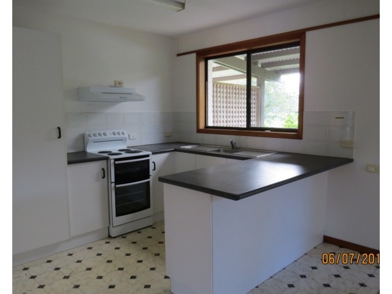 6 Coonawarra Crescent, Ocean Shores NSW 2483
