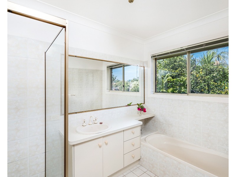 32 Narooma Drive, Ocean Shores NSW 2483