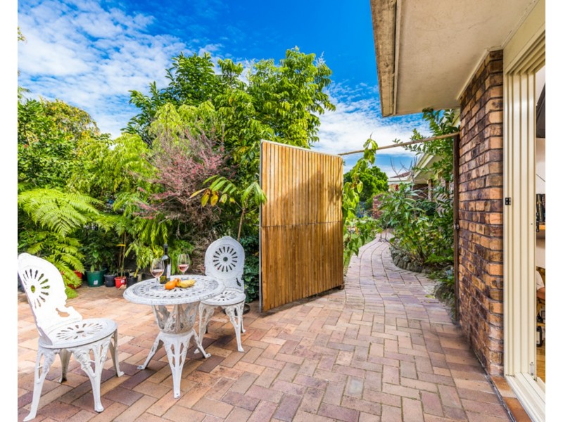 32 Narooma Drive, Ocean Shores NSW 2483