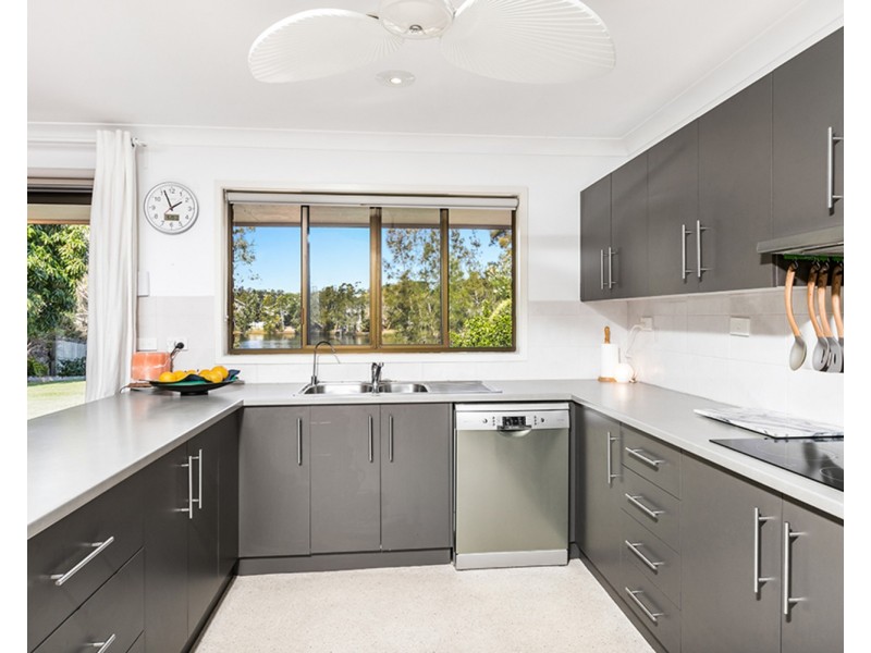 8 Barkala Court, Ocean Shores NSW 2483