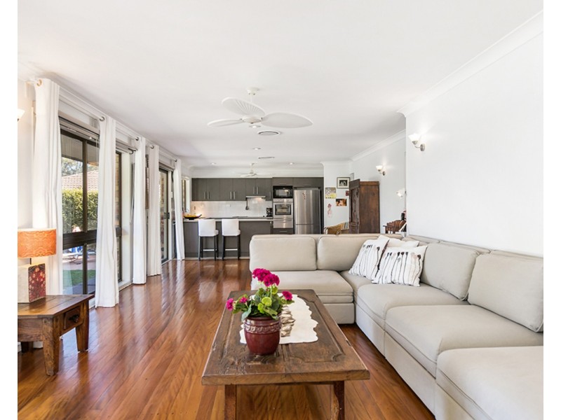 8 Barkala Court, Ocean Shores NSW 2483