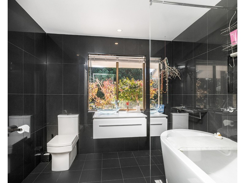 8 Barkala Court, Ocean Shores NSW 2483