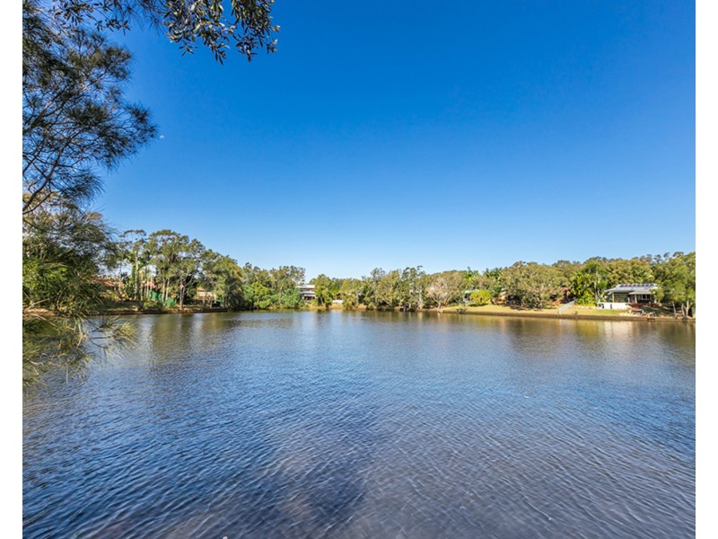 8 Barkala Court, Ocean Shores NSW 2483