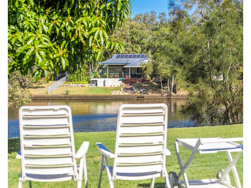 8 Barkala Court, Ocean Shores NSW 2483