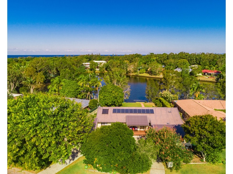 8 Barkala Court, Ocean Shores NSW 2483