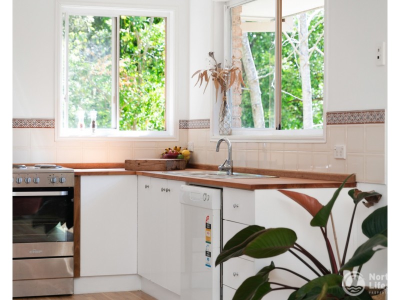 10  Gin Gin Crescent, Ocean Shores NSW 2483