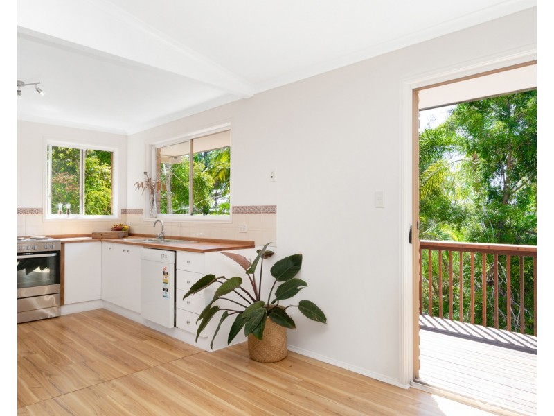 10  Gin Gin Crescent, Ocean Shores NSW 2483