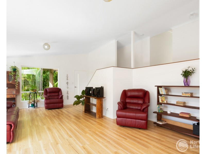 10  Gin Gin Crescent, Ocean Shores NSW 2483