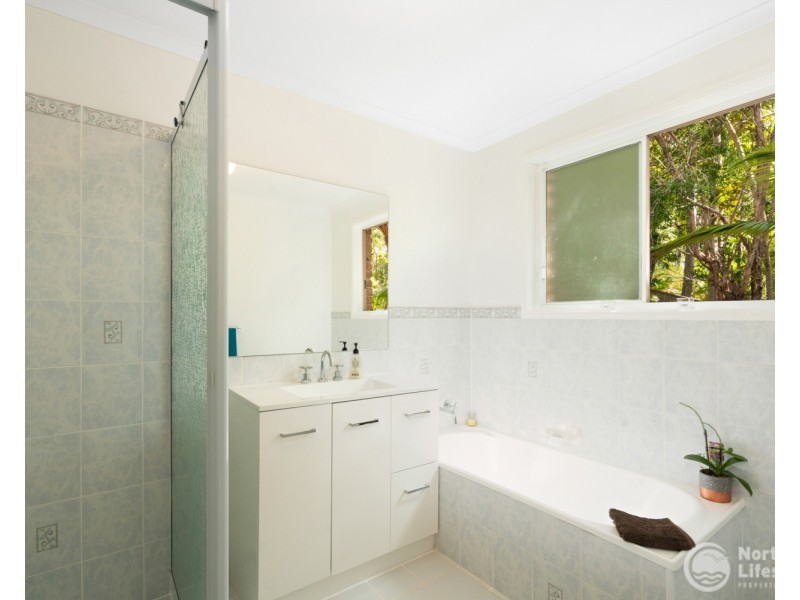 10  Gin Gin Crescent, Ocean Shores NSW 2483