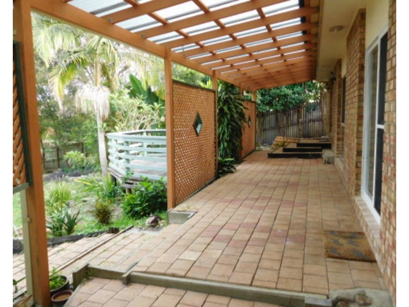 9 Gira Place, Ocean Shores NSW 2483