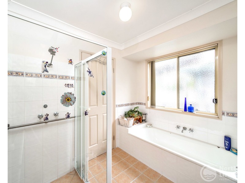 135 Shara Blvd, Ocean Shores NSW 2483