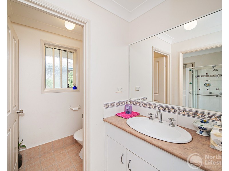 135 Shara Blvd, Ocean Shores NSW 2483