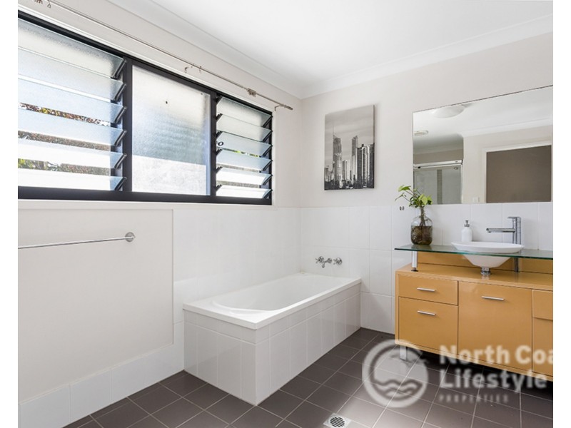 4/3 Bindaree Way, Ocean Shores NSW 2483