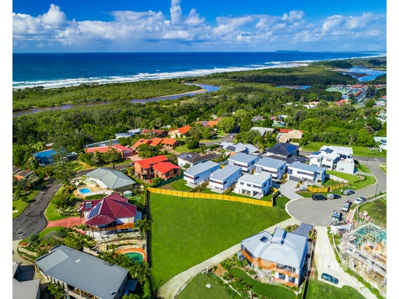 8 Roundhouse Place, Ocean Shores NSW 2483