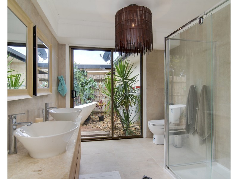 54 Narooma Drive, Ocean Shores NSW 2483