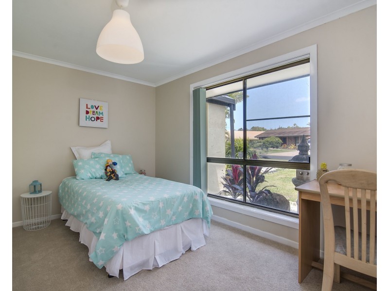 54 Narooma Drive, Ocean Shores NSW 2483