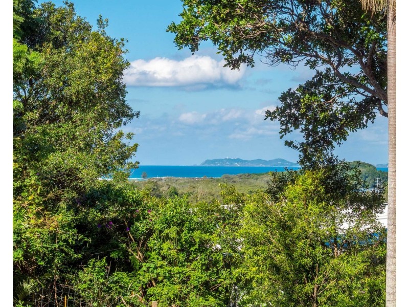 7 Yackatoon Court, Ocean Shores NSW 2483
