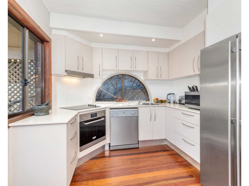 7 Yackatoon Court, Ocean Shores NSW 2483