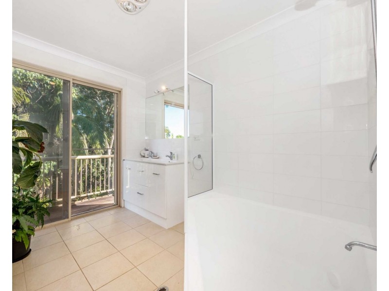 7 Yackatoon Court, Ocean Shores NSW 2483