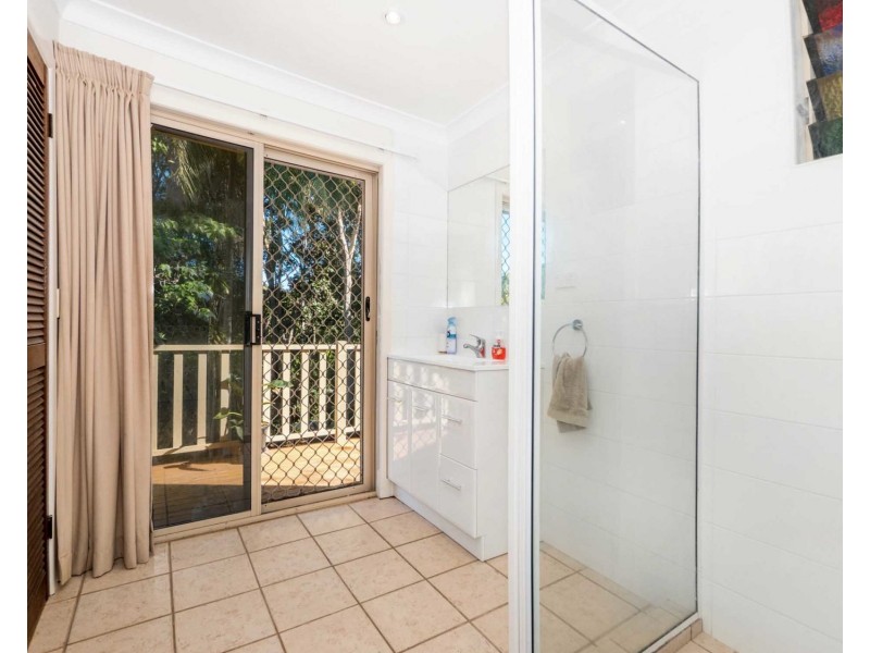 7 Yackatoon Court, Ocean Shores NSW 2483