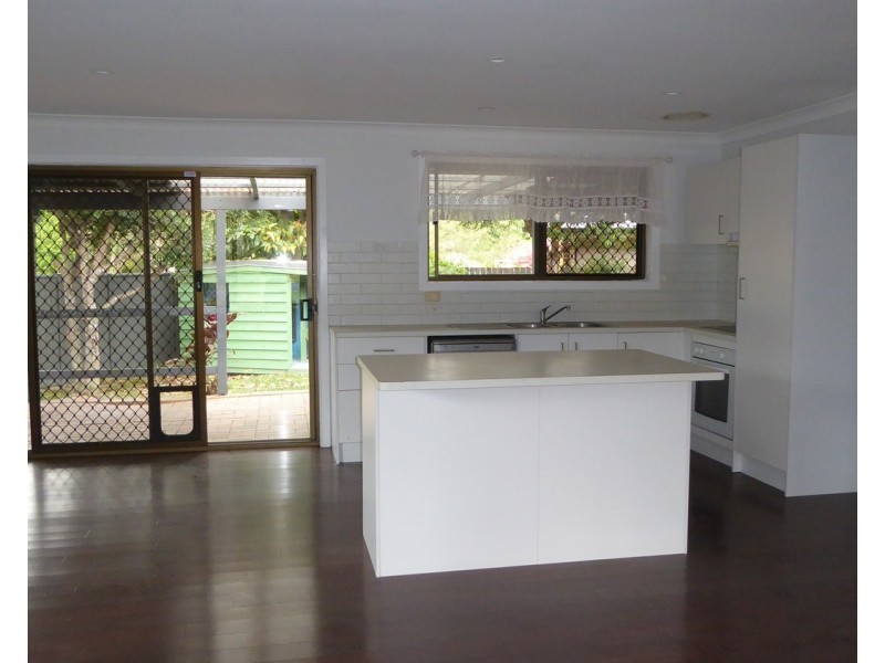 5 Wahlooga Way, Ocean Shores NSW 2483