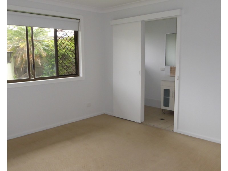 5 Wahlooga Way, Ocean Shores NSW 2483